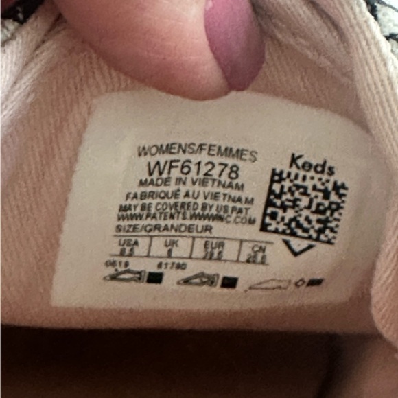 Keds *Rare* Betty & Veronica Themed Tennis Shoes - Black & White w/Pink Size 8.5 - Picture 5 of 10
